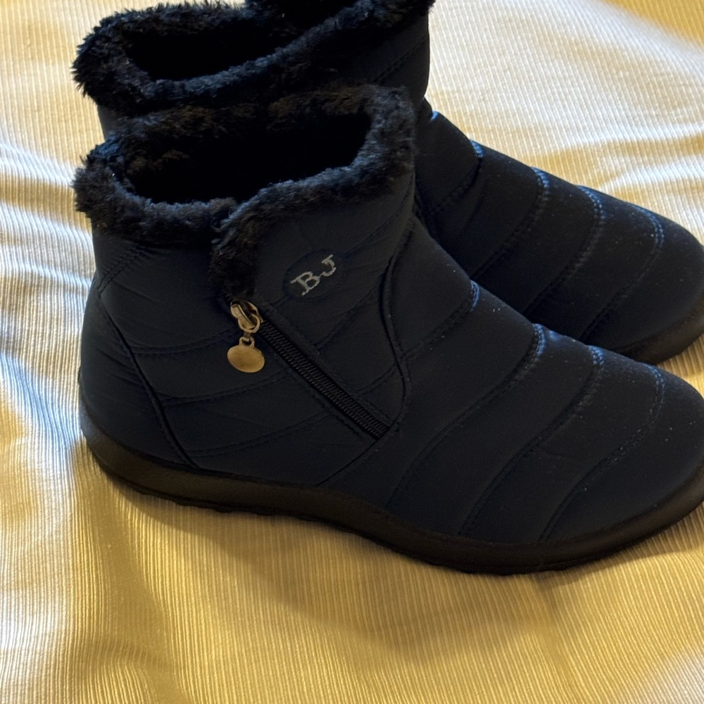 Women's Navy Winter Boots with Faux Fur Lining